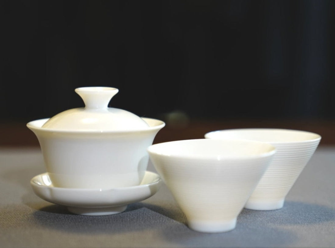 Essential White Porcelain Gaiwan and Gongfu Teacups Set - 120ml gaiwan and  2-bowl hat cups set
