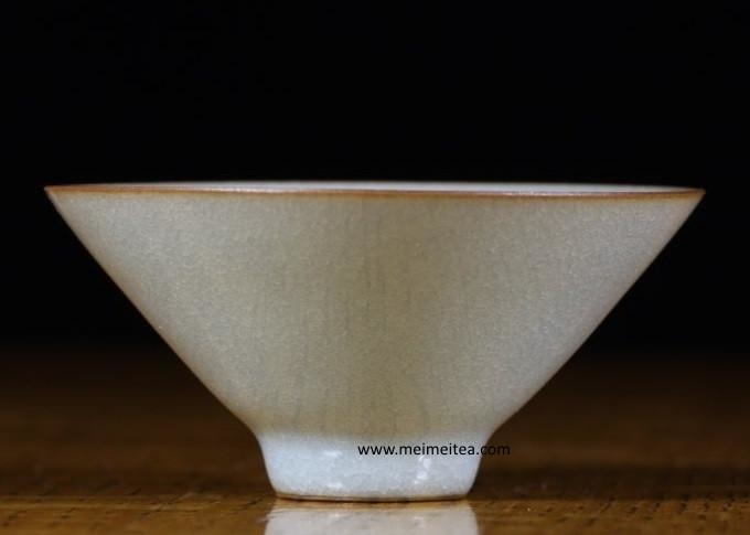 Celadon Tea Cup Geyao Kiln Longquan Qing Ci Fish’s Egg Nest Glaze