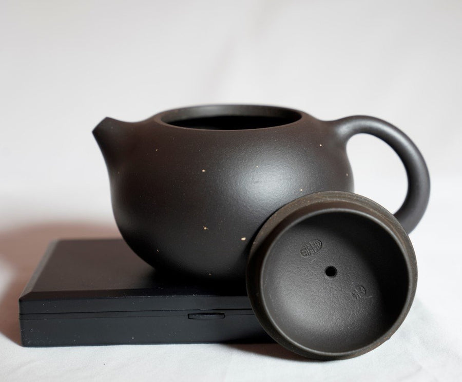 Genuine Yixing Zisha Clay Teapot Hei Ni Xi Shi