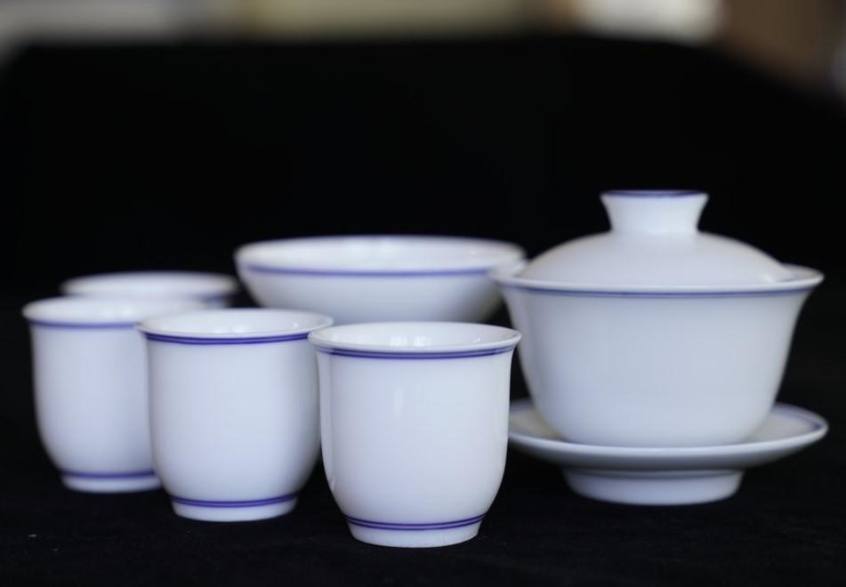 Jingdezhen Blue and White Fine Porcelain Classic Double Line Gaiwan Set