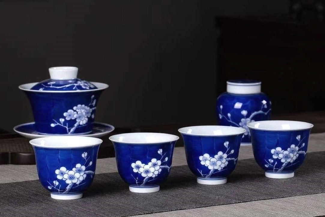 Jingdezhen Blue and White Porcelain Tea Jar Icing Plum Blossom