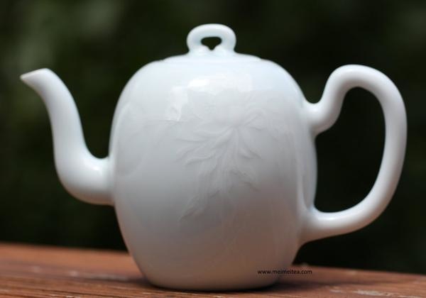 Jingdezhen Treasure Yingqing Porcelain Relief Teapot Beauty’s Shoulder