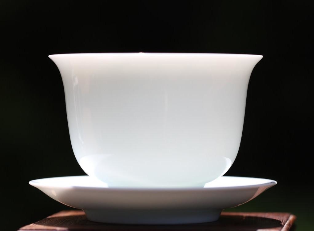 Treasure Yingqing White Porcelain Gaiwan Artisanal Relief Lotus 150ml