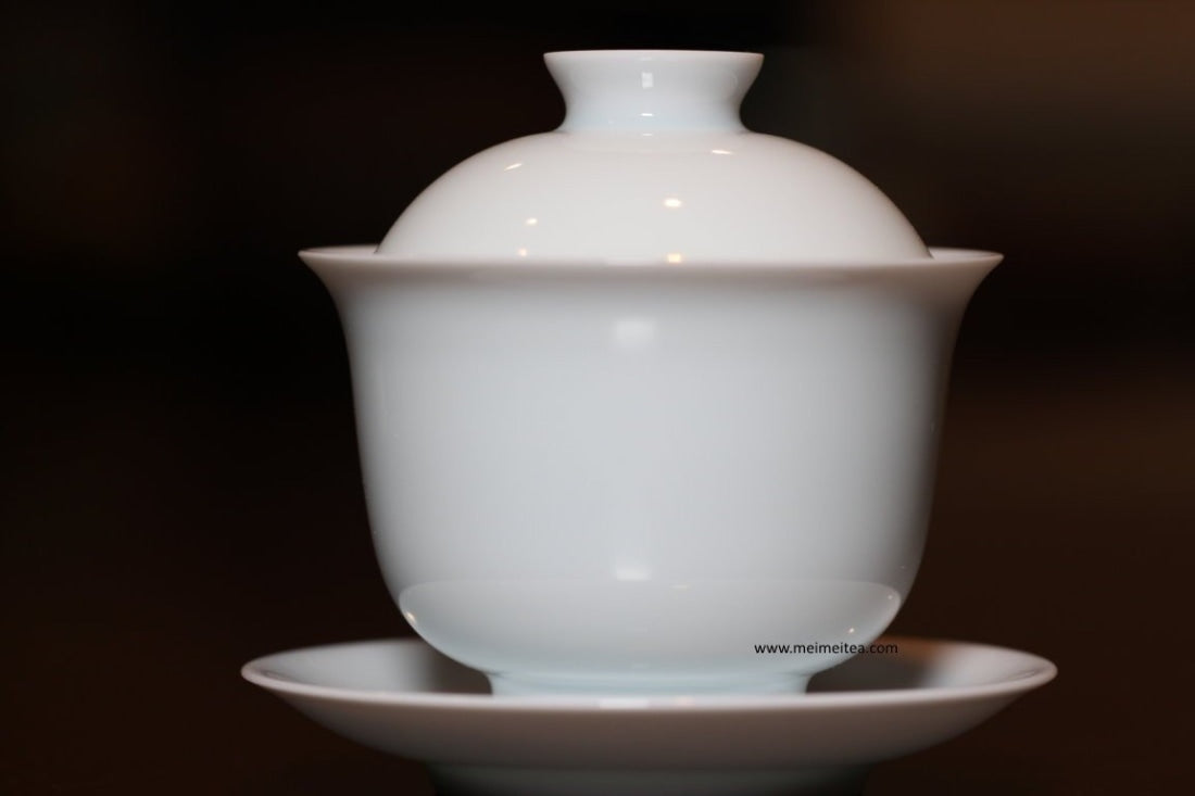 Treasure Yingqing White Porcelain Gaiwan Artisanal Relief Lotus 150ml